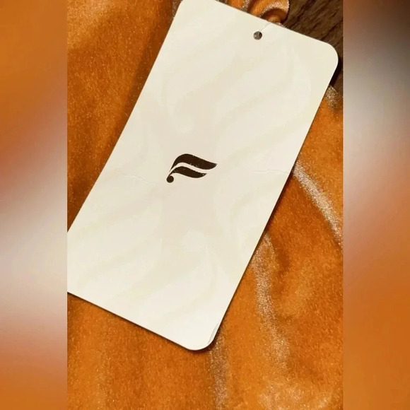 NWT FABLETICS GIGI VELOUR WMN THONG BODYSUIT 1-shoulder design Snap Closure MED - Picture 5 of 10